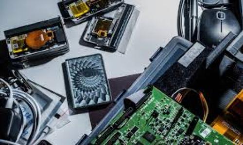   如何在tpWallet上进行空投操作？轻松掌握空投技巧！ / 

 guanjianci tpWallet, 空投, 加密货币, 钱包管理 /guanjianci 

引言：空投是什么？
在加密货币的世界中，空投是一种独特的营销策略，项目方通过向特定用户分发代币来推广其项目。这一操作不仅可以扩大代币的使用范围，还能有效增加社区的参与感和用户的忠诚度。对于一个新手来说，了解如何在tpWallet上进行空投，将有助于你在这个竞争激烈的市场中占得先机。

tpWallet介绍
tpWallet是一款高效便捷的多链数字钱包，其支持各种加密货币的交易、存储和管理。凭借其用户友好的界面和强大的功能，tpWallet成为了许多加密爱好者和投资者的首选钱包。关于空投，你可能会遇到各种问题，比如什么是空投？如何在tpWallet上参与空投？在本篇文章中，我们将为你逐一解答这些疑惑。

第一步：了解空投规则
在进入空投的具体操作之前，首先要清楚每个项目的空投规则。不同的项目在要求和领取时间上可能存在差异。一般来说，你需要关注项目的官方网站、社交媒体平台，以及专业的加密货币论坛，以获取最新的空投信息。在这些平台上，你不仅能够找到空投的规定，还能了解项目的背景和潜在的价值。

第二步：准备tpWallet
如果你尚未下载tpWallet，那就请尽快行动吧！在应用商店或官方网站中下载并安装钱包应用。安装完成后，按照以下步骤进行设置：

ul
    li创建一个新的钱包账户，并确保记录好助记词。这是你恢复钱包的唯一方式，不能泄露给他人。/li
    li完成身份验证及安全设置，确保你的钱包安全无忧。/li
    li如果你已有一个tpWallet账户，确认其正常运行与连接。/li
/ul

第三步：参与空投的基本流程
一旦你的钱包准备就绪，接下来便是参与空投的具体步骤。通常情况下，参与空投的流程如下：

ol
    li关注项目的社交媒体渠道，如Twitter、Telegram等，获取有关空投的信息。/li
    li按照项目要求，填写空投表单，通常需要提供你的tpWallet地址。确保你的地址无误，否则可能导致空投失败。/li
    li完成其他要求，例如转发社交媒体帖子、邀请朋友等。/li
    li耐心等待，项目方在规定时间内进行分发。/li
/ol

第四步：检查空投情况
在空投结束后，你可以在tpWallet中查看是否成功收到代币。进入钱包界面，找到相应的代币，并查看余额。如果未收到代币，首先检查是否按照规程参与空投，确保填写的信息正确无误。

第五步：如何管理获得的空投代币
成功接收空投之后，你需要学会如何管理这些代币。每个代币的管理方式略有不同，但一般来说，你应当注意以下几点：

ul
    li定期查看市场动态，评估代币的价值变动，以便决定如何处理这些资产。/li
    li考虑是否将空投的代币转入其他钱包，以提升安全性。/li
    li若需要，可以通过tpWallet直接进行交易，将代币兑换成其他资产。/li
/ul

融入与：如何提高参与空投的效率
参与空投可能看似简单，但如何提高成功率与获得稀有代币却是技术活。以下是一些技巧：

首先，建立一个信息获取渠道，定期查看加密货币相关网站和社交媒体。加入加密货币社群，分享最新的空投信息，将有助于你快速掌握动态。其次，尽量参与多个空投活动，增加获益几率，但注意不要过于分散资源。最后，关注社区反馈，了解哪些项目比较靠谱，以避免时间和精力的浪费。

安全第一：注意空投风险
尽管空投是获取免费代币的好机会，但也伴随一些风险，比如假冒项目或诈骗。为了确保你的资产安全，请一定要注意以下几点：

ul
    li不要轻易将私钥或助记词分享给他人，保持钱包的绝对安全。/li
    li在参与空投之前仔细研究项目，确保其有可行性与合法性。/li
    li避免参与需要大量个人信息或押金的空投活动，这通常是诈骗者的伎俩。/li
/ul

总结
通过本文的介绍，你应该对如何在tpWallet上进行空投有了清晰的认识。空投虽然是一个不错的获取加密货币的方式，但参与时仍需谨慎。在这个快速发展的市场中，及时的信息获取和有效的策略将成为你成功的关键。

记住，每个空投都可能是潜在的机会，而你所需要做的就是确保自己充分准备，灵活应对。希望你能够从中获利，成为加密货币投资的赢家！

附加资源
对于想要深入了解空投、tpWallet及加密货币的用户，建议访问一下相关论坛和社群，如Reddit、Telegram等，以获取更多的资源和支持。

同时，不要忘记随时检查tpWallet的官方更新，保持对新功能和空投活动的敏感，将有助于你在加密市场中立于不败之地。

这样一来，无论你是新手还是老手，都能在tpWallet中轻松享受到空投的乐趣，快来试试吧！